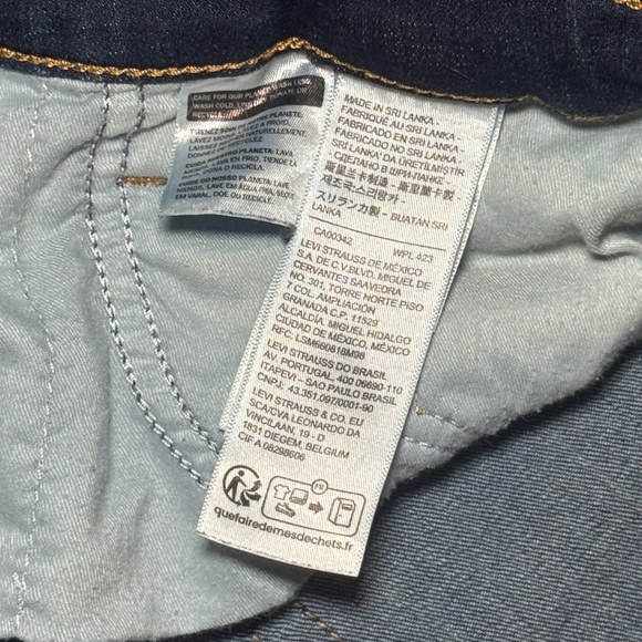 Levi's | Women’s Plus Size Dark Wash Boyfriend Crop Jeans Size 20W - Picture 7 of 10